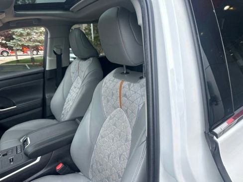 Used 2022 Toyota Highlander Bronze Edition AWD/4WD image 15