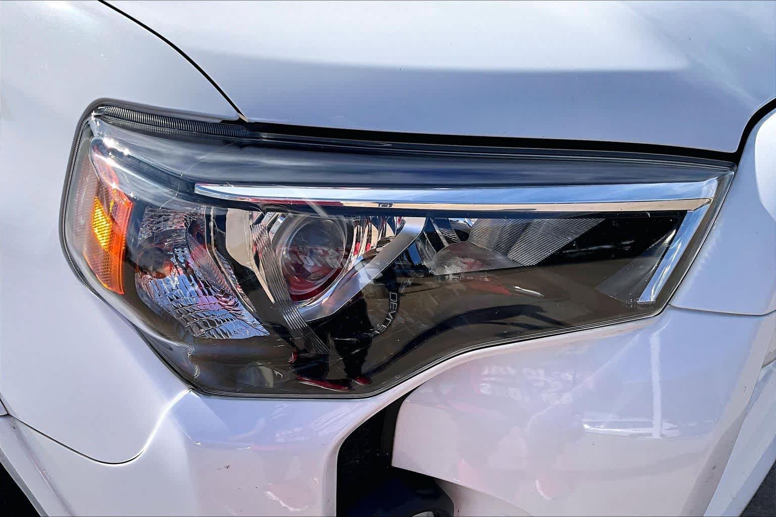 Used 2018 Toyota 4Runner SR5 AWD/4WD image 26
