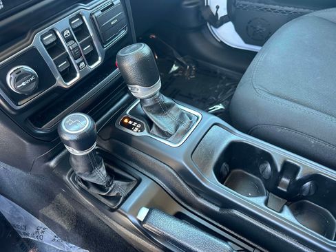 Used 2022 Jeep Wrangler Unlimited Sport AWD/4WD image 12