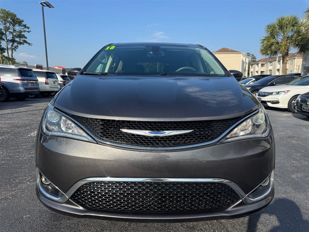 Used 2018 Chrysler Pacifica Touring Plus w/ Tire & Wheel Group FWD image 3