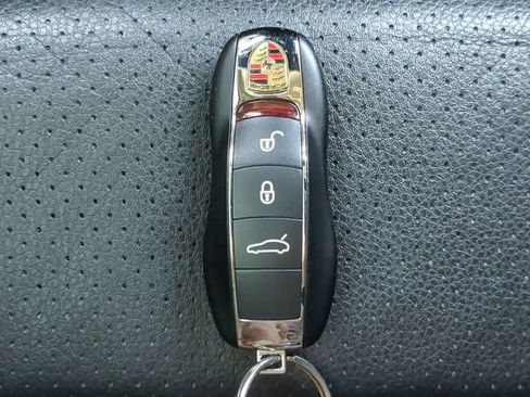 Used 2014 Porsche Panamera S image 36