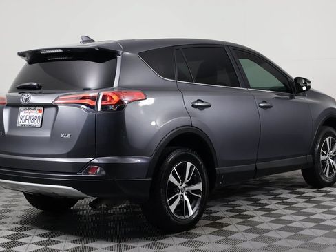 Used 2018 Toyota RAV4 XLE w/ Carpet Mat Package FWD image 4