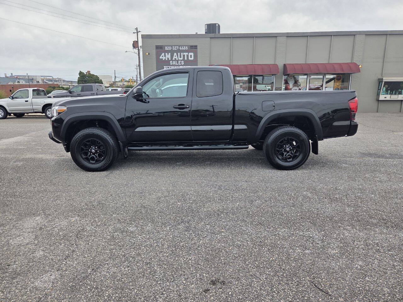 Used 2019 Toyota Tacoma SR w/ SX Package AWD/4WD image 1