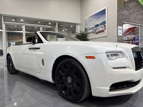 Used 2017 Rolls-Royce Dawn image 19
