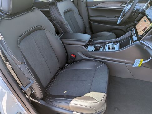 New 2026 Jeep Grand Cherokee 4WD image 37