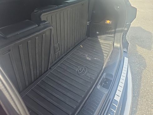 Used 2019 Toyota Highlander XLE w/ Protection Package #3 image 10