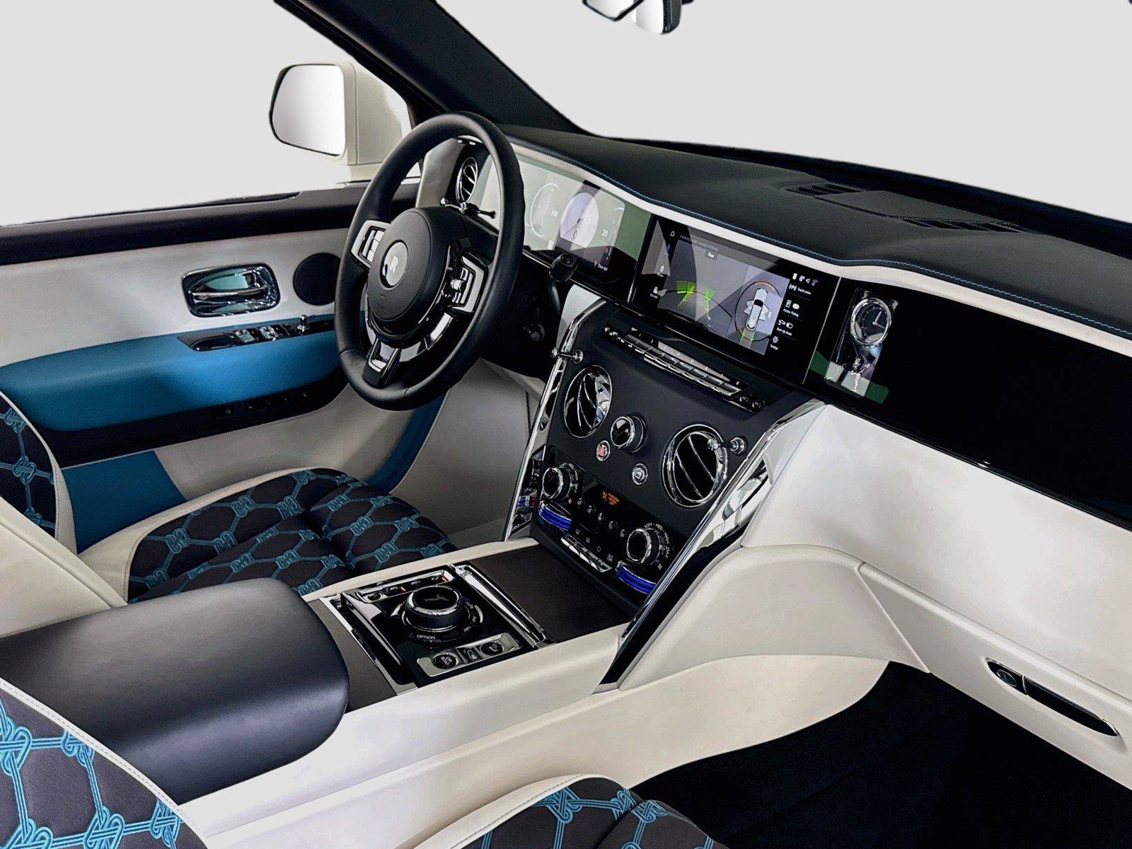 Used 2025 Rolls-Royce Cullinan AWD/4WD image 37