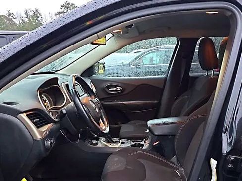 Used 2015 Jeep Cherokee Latitude image 7