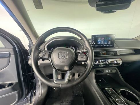 Used 2024 Honda Pilot Touring image 14