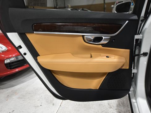 Used 2017 Volvo S90 T6 Momentum w/ Vision Package image 41