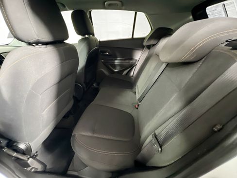 Used 2018 Chevrolet Trax LS image 27