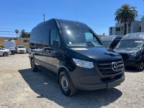 Used 2025 Mercedes-Benz Sprinter 2500 image 3