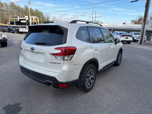 Used 2019 Subaru Forester Premium w/ All-Weather Package image 6