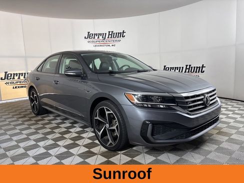 Used 2020 Volkswagen Passat 2.0T R-Line image 4