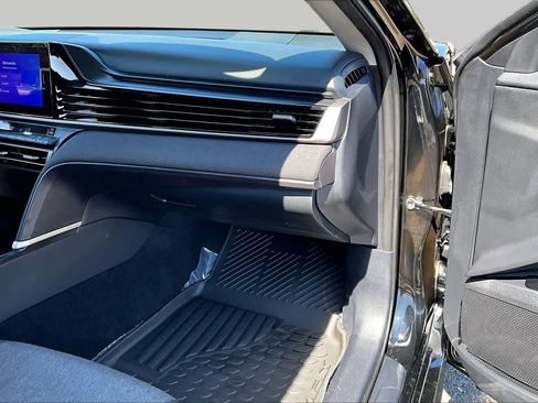 Used 2025 Toyota Camry LE FWD image 18