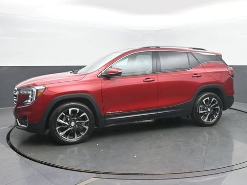 Used 2023 GMC Terrain SLT w/ LPO, Floor Liner Package FWD image 2