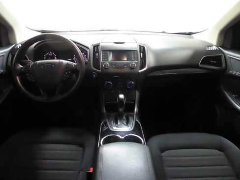 Used 2017 Ford Edge SE image 9