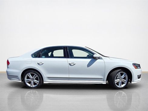 Used 2015 Volkswagen Passat 3.6 SEL Premium FWD image 2