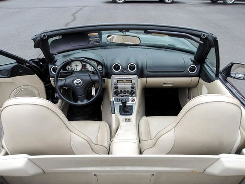 Used 2004 MAZDA MX-5 Miata LS image 18