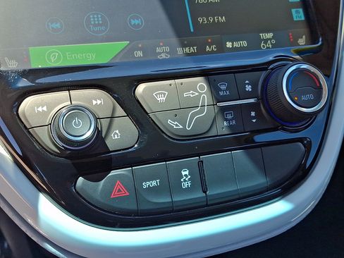Used 2020 Chevrolet Bolt Premier w/ Infotainment Package FWD image 16