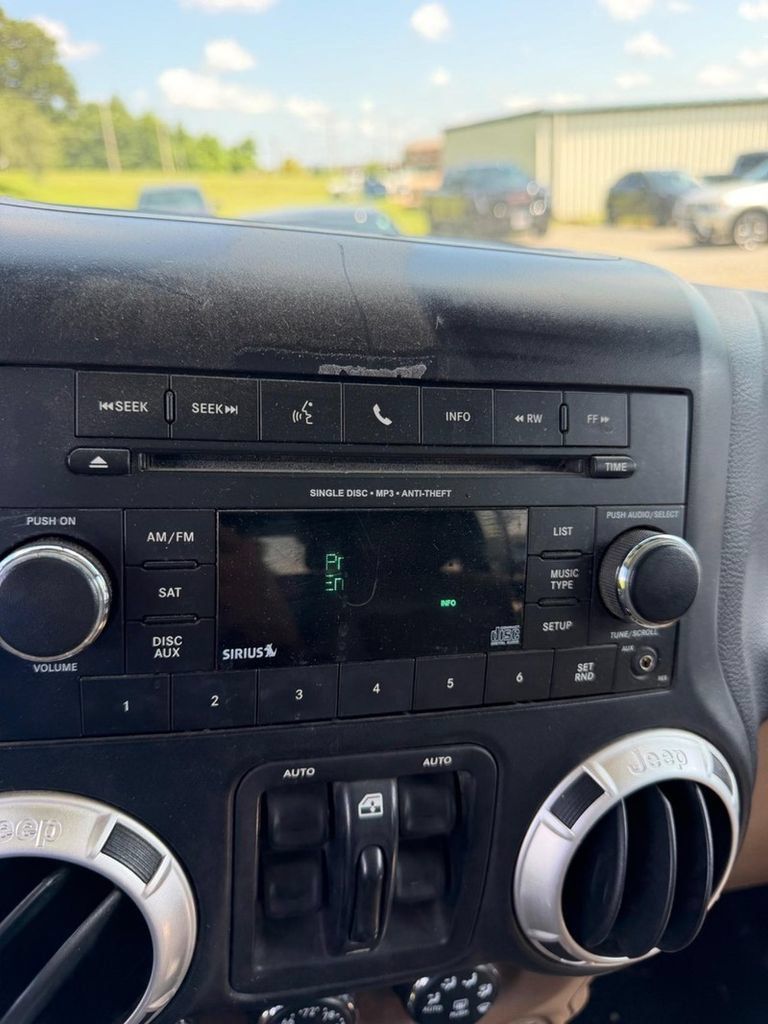 Used 2012 Jeep Wrangler Unlimited Rubicon w/ Connectivity Group AWD/4WD image 19