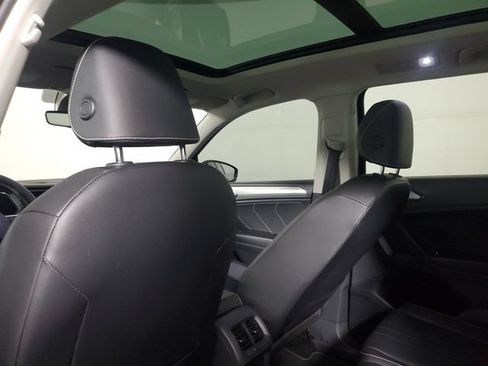 Used 2023 Volkswagen Tiguan SE w/ Panoramic Sunroof Package FWD image 12