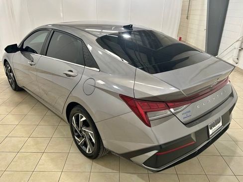 Used 2024 Hyundai Elantra SEL w/ Convenience Package FWD image 3