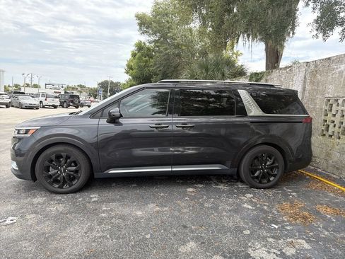 Used 2022 Kia Carnival SX Prestige FWD image 4