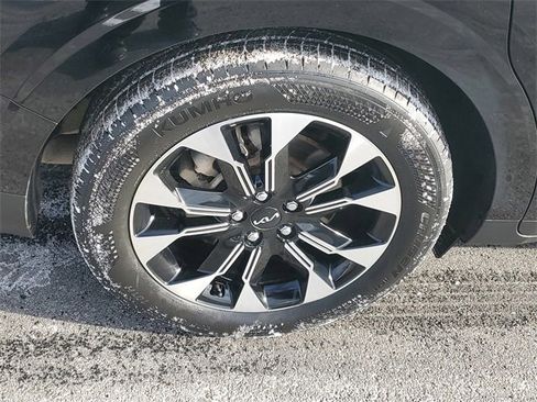 Certified 2023 Kia Carnival EX image 5