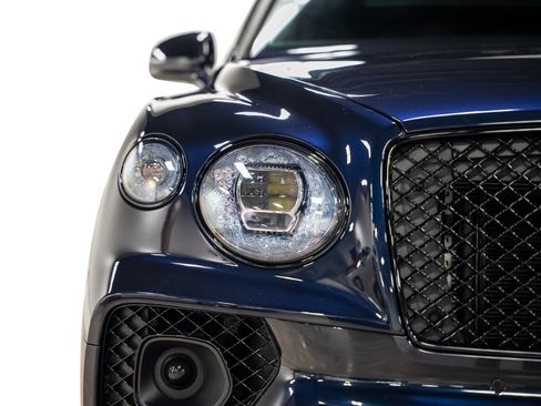 Used 2022 Bentley Bentayga image 8