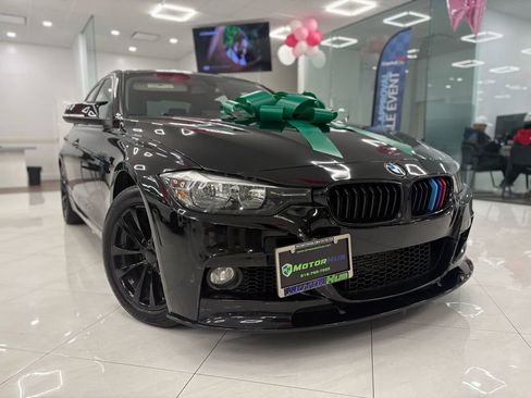 Used 2017 BMW 320i xDrive Sedan image 3