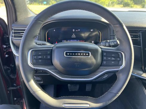 Used 2024 Jeep Wagoneer L Series II w/ Flexible Seating Group AWD/4WD image 5