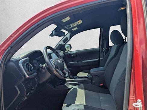 Used 2021 Toyota Tacoma TRD Off-Road w/ Technology Package AWD/4WD image 12
