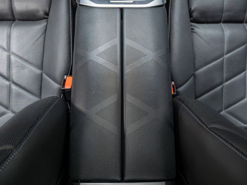 Used 2023 BMW 760i xDrive w/ Executive Package image 40