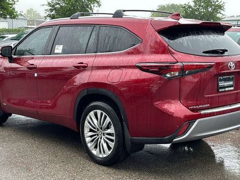New 2026 Toyota Highlander Platinum AWD/4WD image 6