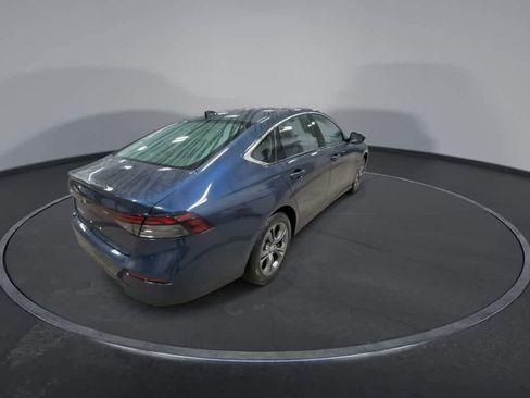 Used 2023 Honda Accord EX image 8
