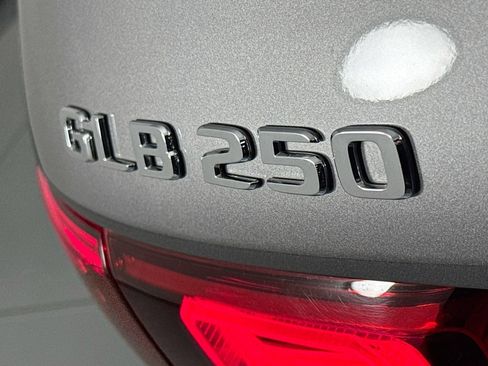 Certified 2021 Mercedes-Benz GLB 250 4MATIC image 10