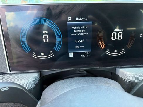 Used 2025 Hyundai Sonata SEL FWD image 2