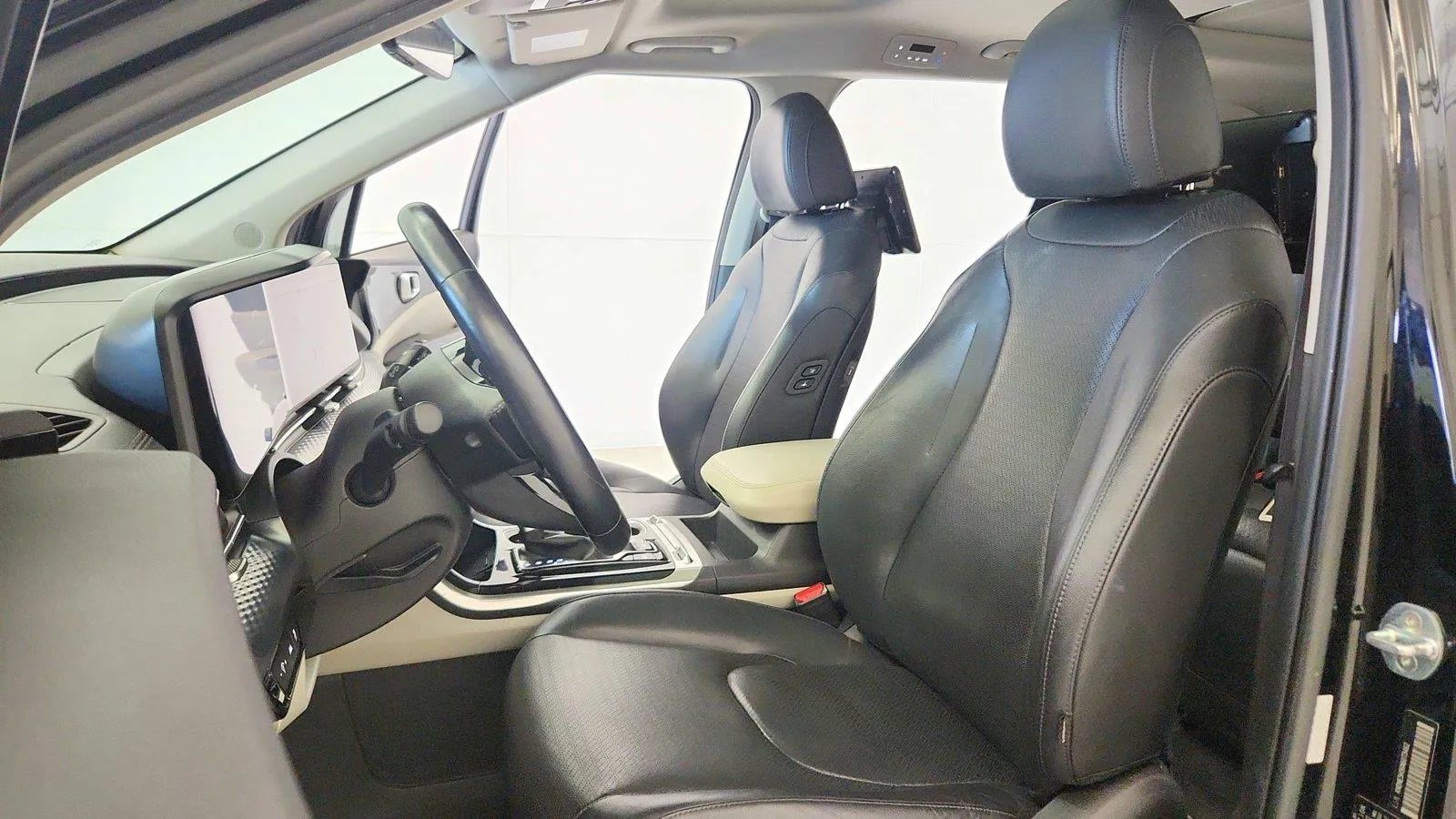 Used 2022 Kia Carnival SX Prestige FWD image 21