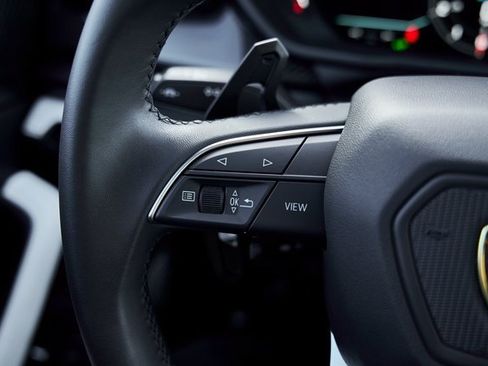 Used 2025 Lamborghini Urus SE image 55