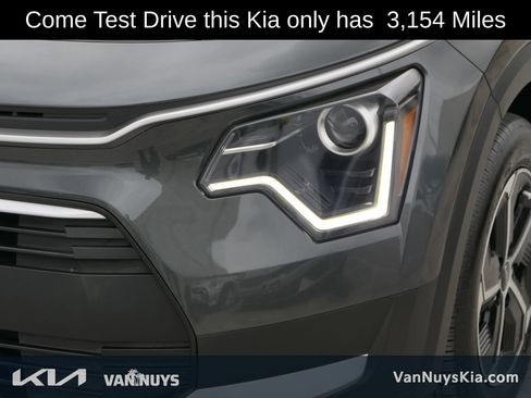 Used 2025 Kia Niro EX image 9