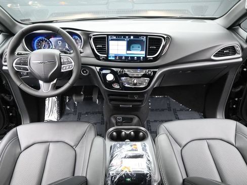 Used 2026 Chrysler Voyager LX FWD image 24