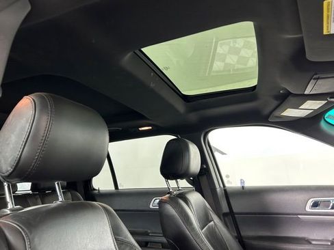 Used 2014 Ford Explorer XLT w/ Equipment Group 202A AWD/4WD image 19