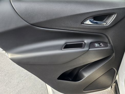 Used 2018 Chevrolet Equinox LT image 17