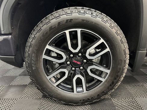 Used 2026 GMC Sierra 1500 AT4 w/ Technology Package AWD/4WD image 36