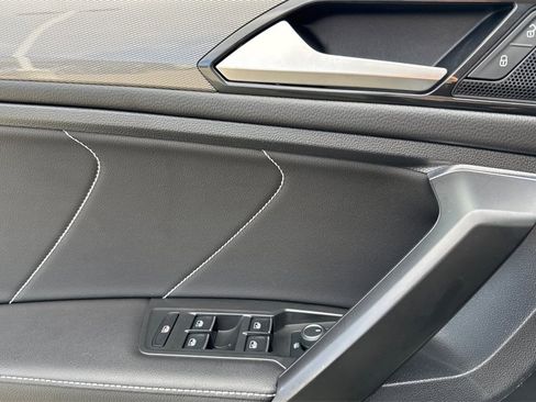 Used 2022 Volkswagen Tiguan SE image 11