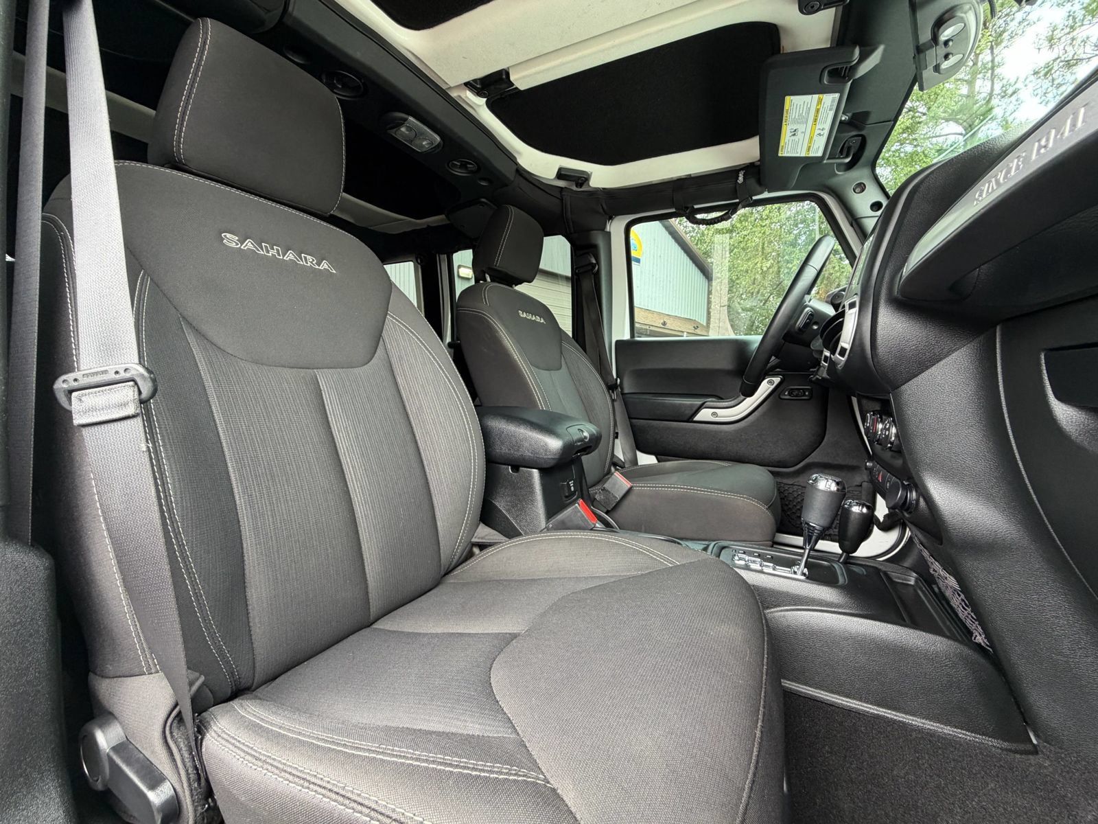 Used 2018 Jeep Wrangler Unlimited Sahara AWD/4WD image 14