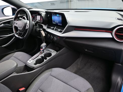 Used 2025 Chevrolet Trax RS w/ Driver Confidence Package image 14