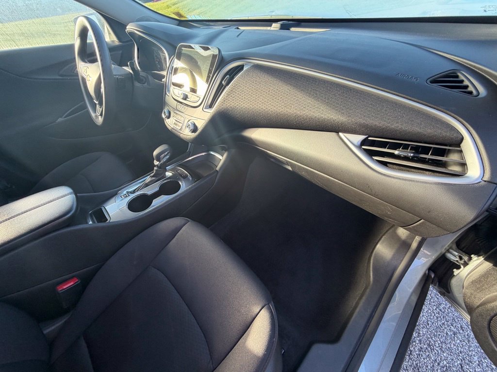Used 2025 Chevrolet Malibu LT FWD image 32