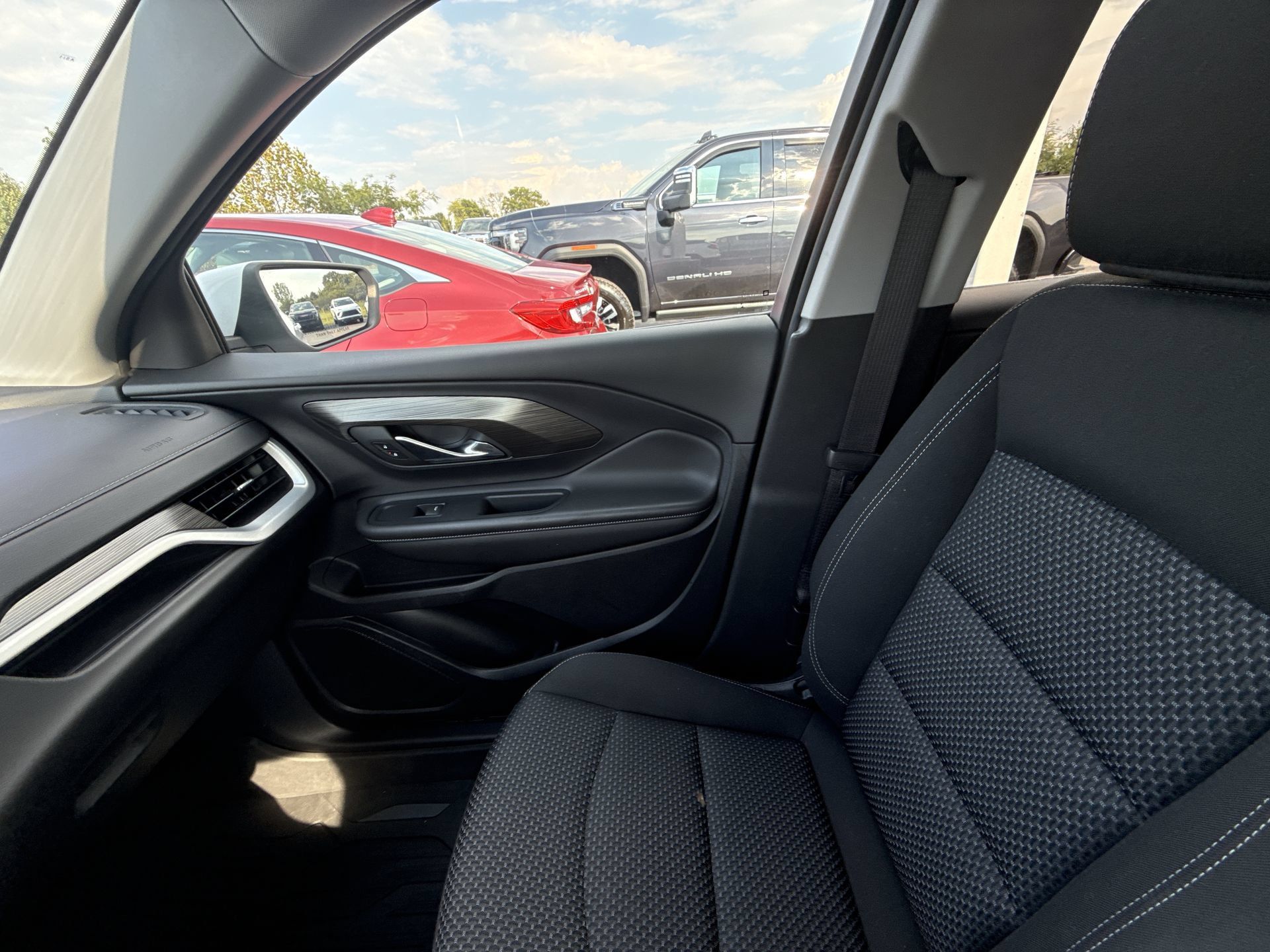 Used 2023 GMC Terrain SLE w/ Driver Convenience Package FWD image 26